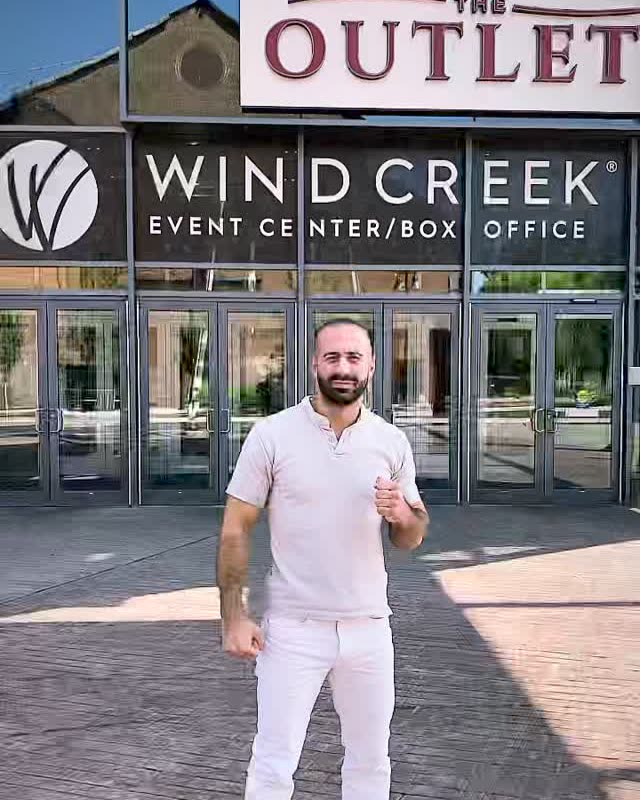 Rocky Siciliano vor dem Wind Creek Event Center in Bethlehem, USA